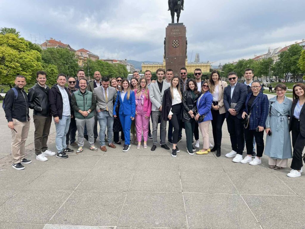 Алумнисти на Академијата за јавни политики